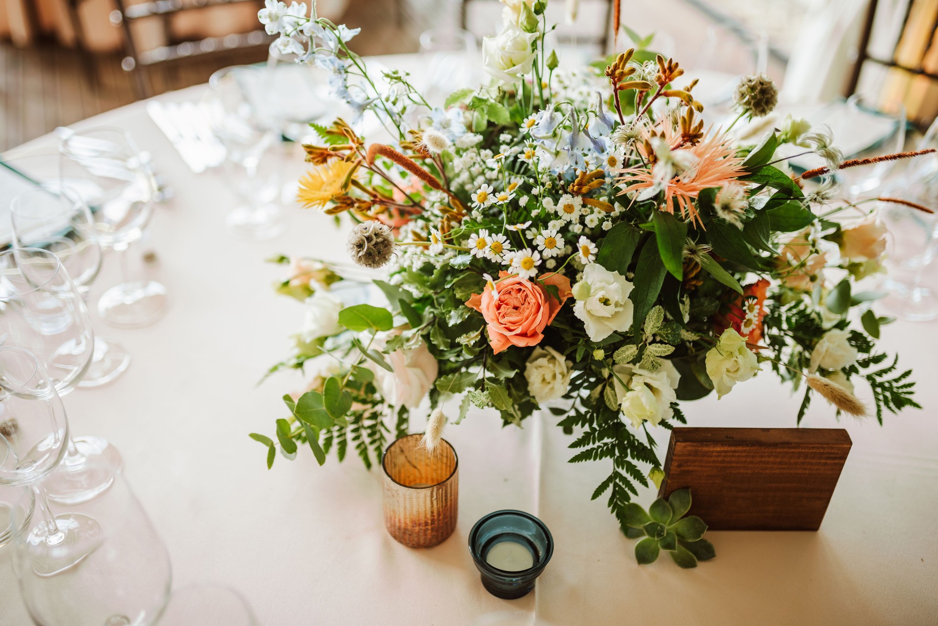 Beautiful fresh flower table decoration. Special table set up for a wedding party.